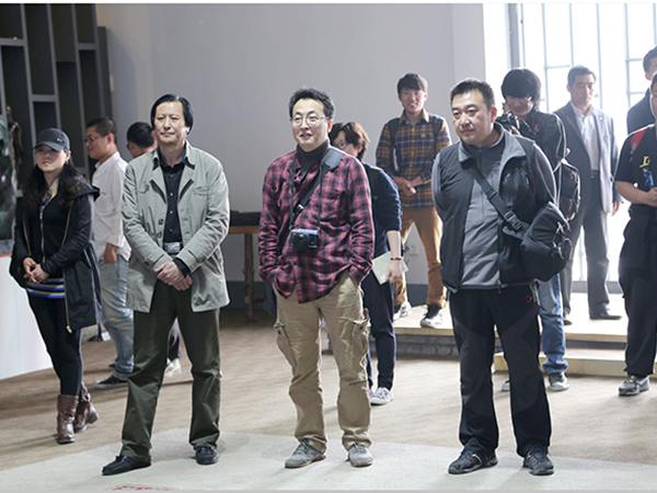 中央美术学院开元平台-开元（中国）一站式服务平台
系副主任张伟教授、杨靖教授带领学生来华艺开元平台-开元（中国）一站式服务平台
参观学习